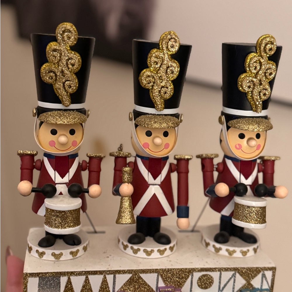 Disneys Christmas - It’s A Small World Festive Nutcracker Figurines music box